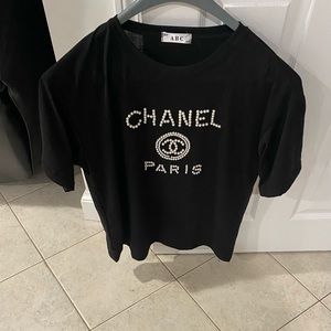 Pearl embossed black tshirt